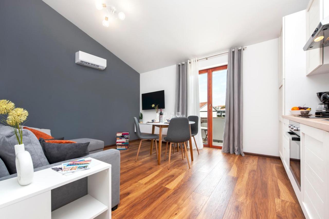 Apartments E&M 普拉 外观 照片