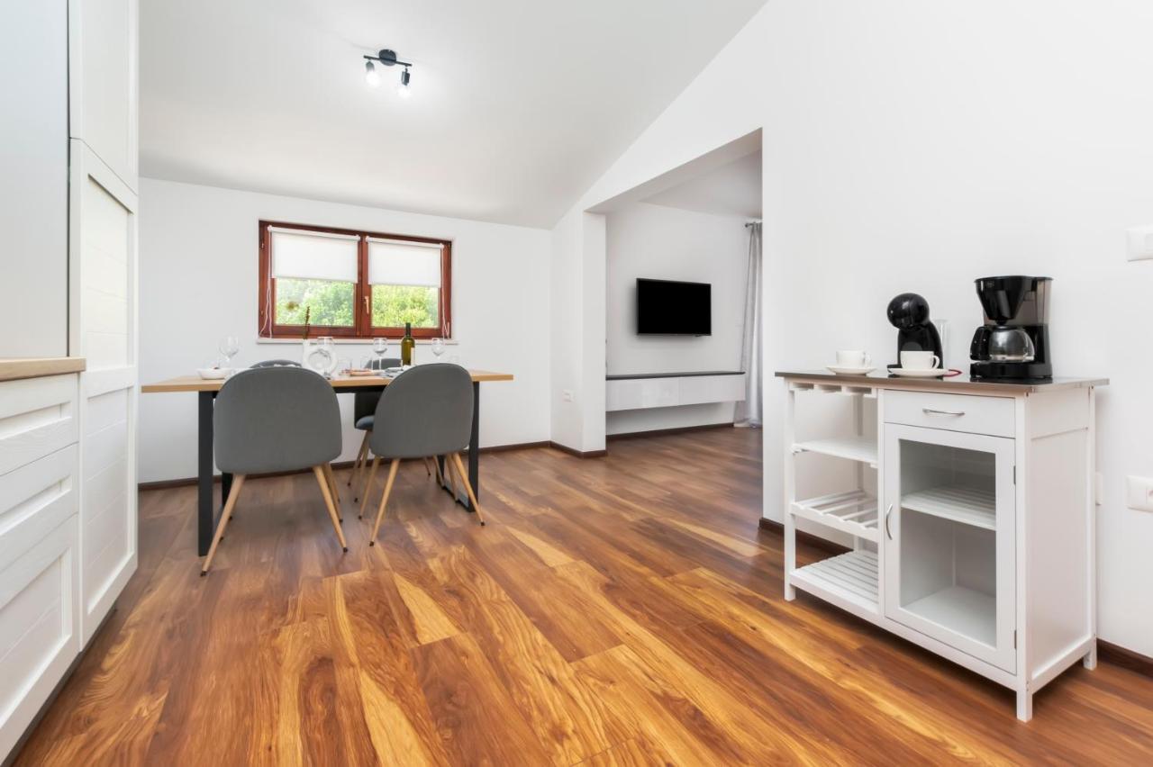 Apartments E&M 普拉 外观 照片